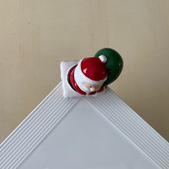 Santa Claus Down The Chimney Platter Decoration 🎅 - Picture 5 of 6